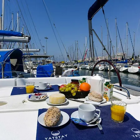 Luxury Yacht - Can Also Sail, Or Sleep In Cascais! Πλωτό κατάλυμα Lisboa