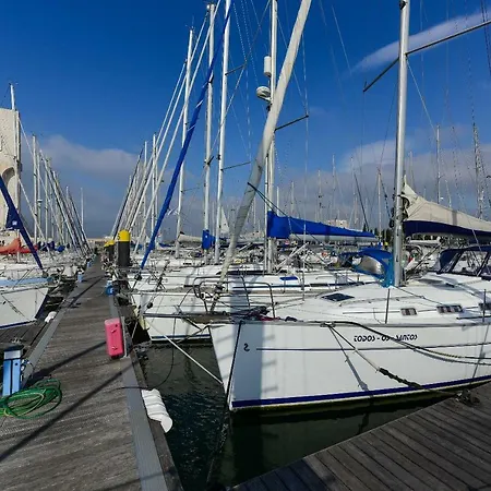 Πλωτό κατάλυμα Luxury Yacht - Can Also Sail, Or Sleep In Cascais! *